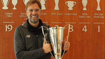 Jurgen Klopp Wins Best Manager Award