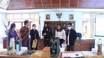 Embellir L’apparence D’Arak Bali, Le Gouvernement Provincial De Bali A Organisé Un Concours De Conception D’emballages De Boissons Traditionnelles