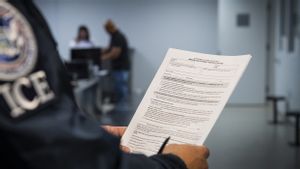 Pekerja Korsel yang Terkena Operasi Imigrasi AS Direncanakan Pulang ke Seoul Hari Rabu