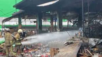 市場ジャヤ、火災の犠牲者の果物の何百もの小売業者の再配置のためのTPSを構築します