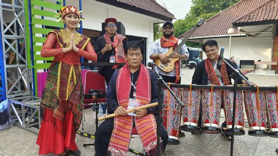 Gondang dan Tortor Menyambut Pengunjung Synchronize Fest 2024