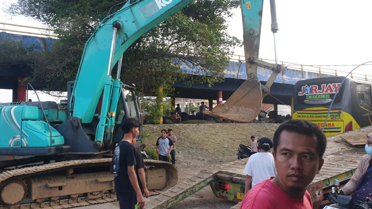 Warga Kampung Nelayan Cilincing Tolak Kedatangan Alat Berat Proyek Tanggul NCICD