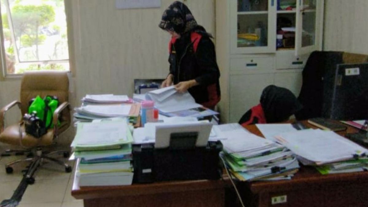 جاكرتا - يعمل مكتب المدعي العام في جاوة الغربية على ASN إلى القطاع الخاص في قضية Ruislag Tanah التابعة لحكومة Karawang Regency و Jakarta Intiland
