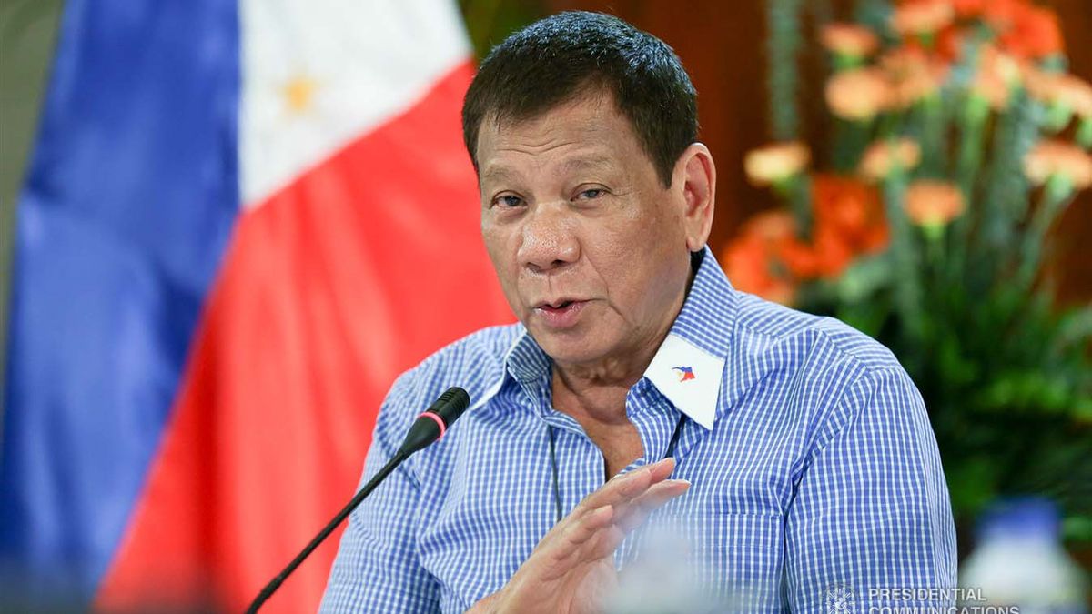 Duterte يهدد سجناء السكان الذين لا يرتدون أقنعة خارج المنزل