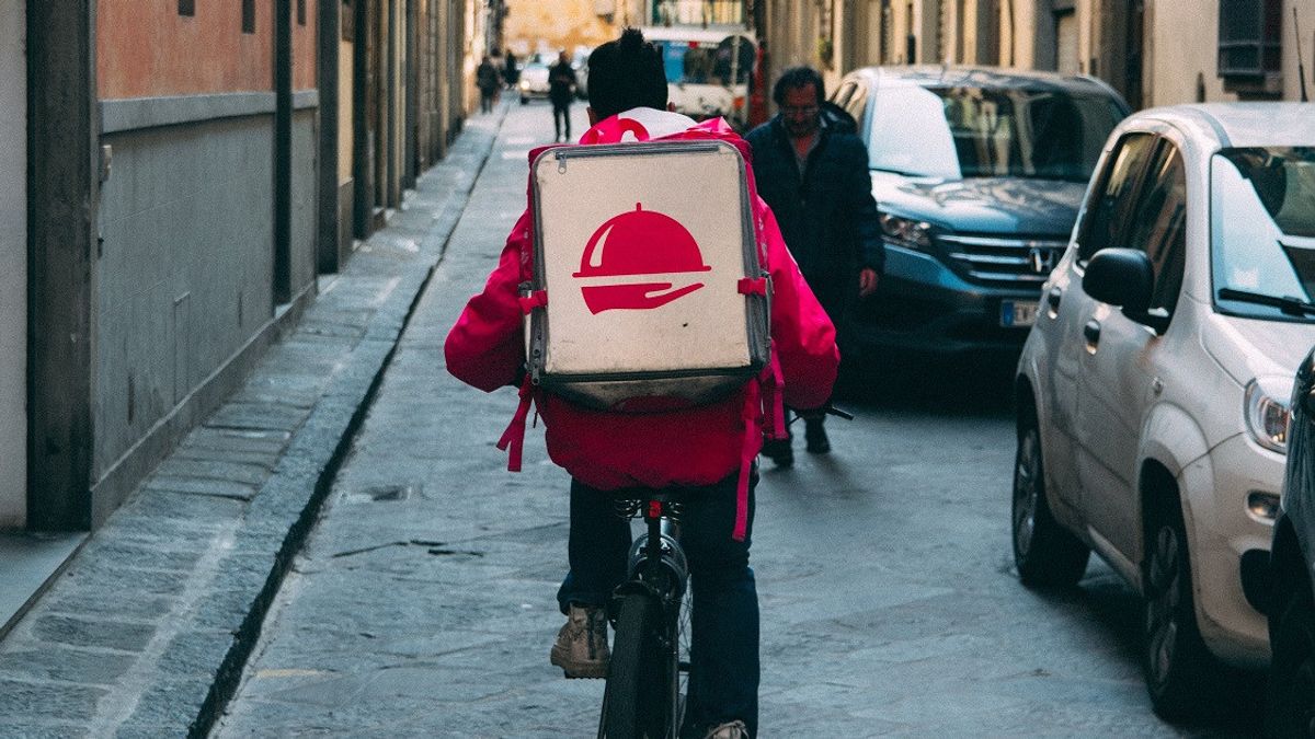 Food Delivery 'Replace' The Tradition Of Homecoming During Chinese New Year In China