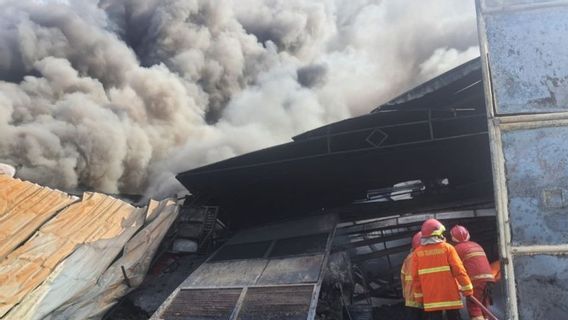 Flights At Soekarno-Hatta Airport Undisturbed By Smoke From The Paralon Pipe Factory Fire