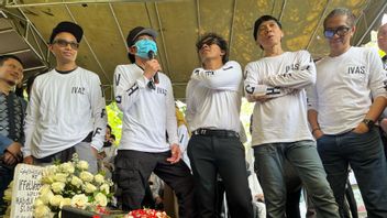 Bimbim Slank Jelaskan Kronologi Kepergian Bunda Iffet