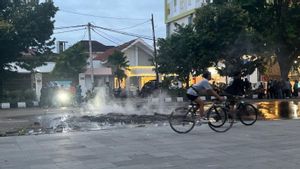 Tembakkan Gas Air Mata, Polisi Pukul Mundur Massa di Solo