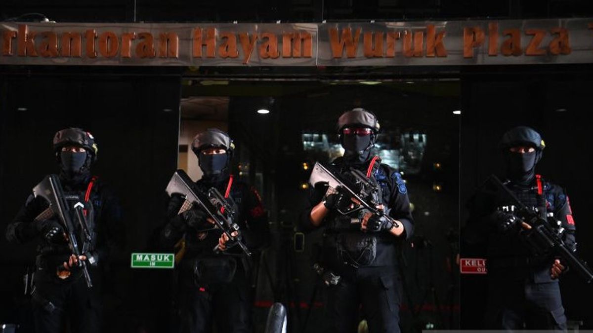 30 Brimob Members of the Metro Police Guard Strictly Online Gambling Office in Ruko Hayam Wuruk