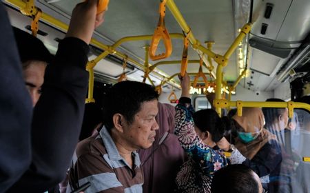 Siasat Pemprov DKI Cegah COVID-19 dengan Kurangi Jam Operasi Transportasi Umum