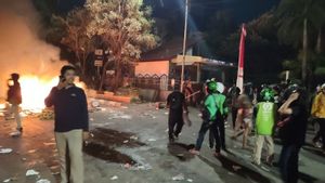 Massa Ricuh, Gedung DPRD Makassar Terbakar