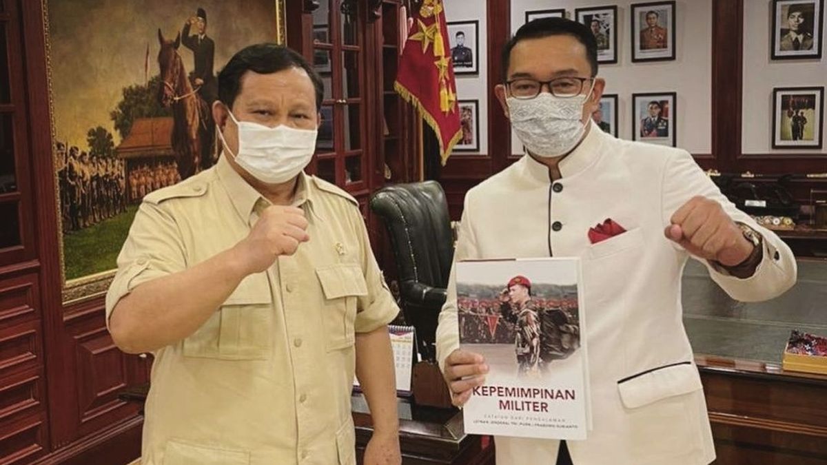 Give Gift Of 'Military Leadership' Book, Discussed By Prabowo Subianto-Ridwan Kamil