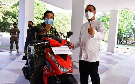 Kakek di Makassar yang Viral karena Kayuh Sepeda 15 Km untuk Vaksin Dapat Hadiah Motor