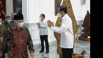 لحظة أمين رايس يتجاهل عندما يحييه الرئيس جوكوي في القصر، Netizens تكشف رسول الجحيم
