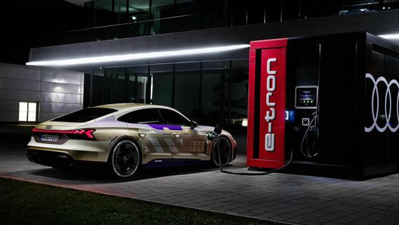 L’Audi E-Tron GT reçoit un rafraîchissement pour 2025, améliorant les performances jusqu’à plus loin