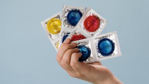 7 Ragam Kondom yang Bikin Sensasi Bercinta Jadi Terasa Berbeda