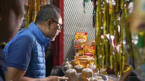 Akhir Pekan Mendag Zulhas Diisi dengan Sidak di Pasar Kramat Jati Monitor Harga Minyak Goreng Curah