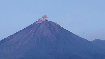 ثوران سيرومورو يصل ارتفاعه إلى 600 متر