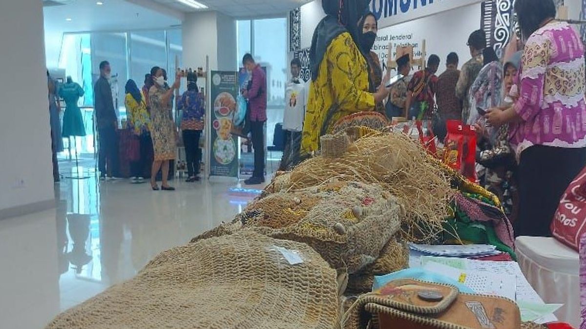 Observer: Noken Hand Crafts Can Be A Souvenir At The ASEAN Summit