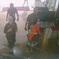 Berompi Tahanan, Jaksa Pinangki Masih Tampil Modis saat Diperiksa
