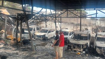 تلقي تقارير عن 4 أشخاص مفقودين في حادث حريق مستودع بيرتامينا ، الشرطة: تم العثور على واحد آمن