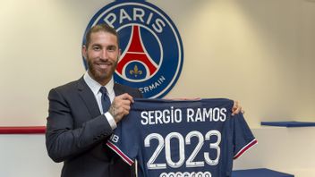 官方！巴黎圣日耳曼签下塞尔吉奥 · 拉莫斯直到 2023 年