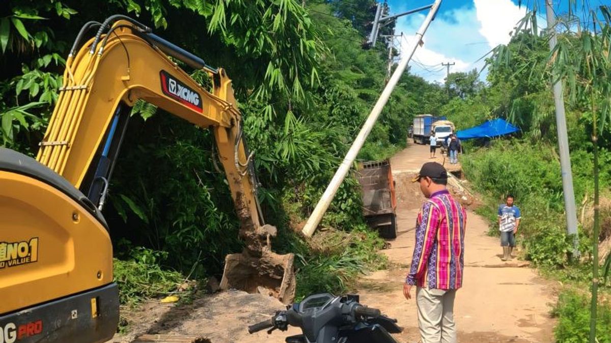 4 Titik Longsor di Oku Selatan, BPBD Terjunkan Alat Berat Buka Akses Kendaraan