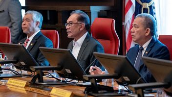 رئيس الوزراء الماليزي أنور إبراهيم يضمن حرية مجلس إنفاذ القانون في إشارة إلى عدم وعده أبدا بالإفراج عن شخص ما