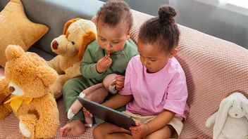 ガジェットを頻繁に使うと、子供は話す遅れを経験する可能性があります