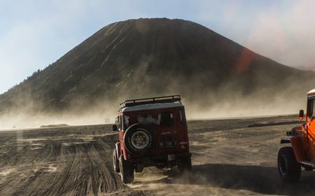 Wisatawan Tetap Datang Meski Aktivitas Gunung Bromo Meningkat