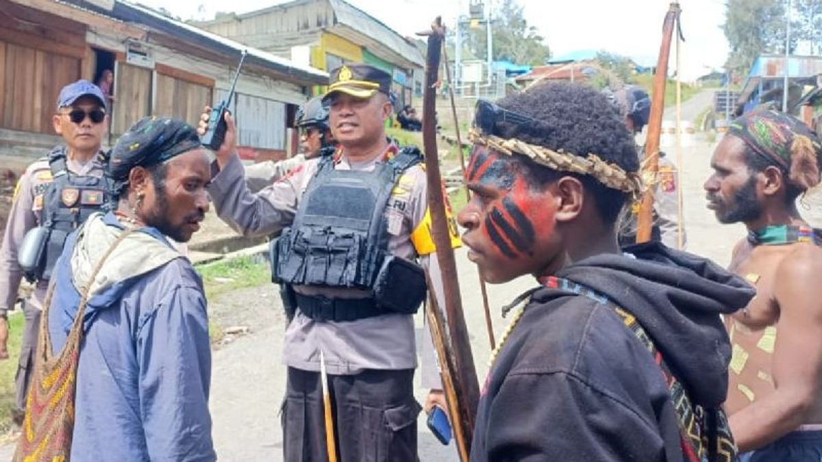 Saling Curiga Suara Dicuri jadi Pemicu Panah, Busur dan Tombak 'Melayang' Antarpendukung Calon Bupati Intan Jaya