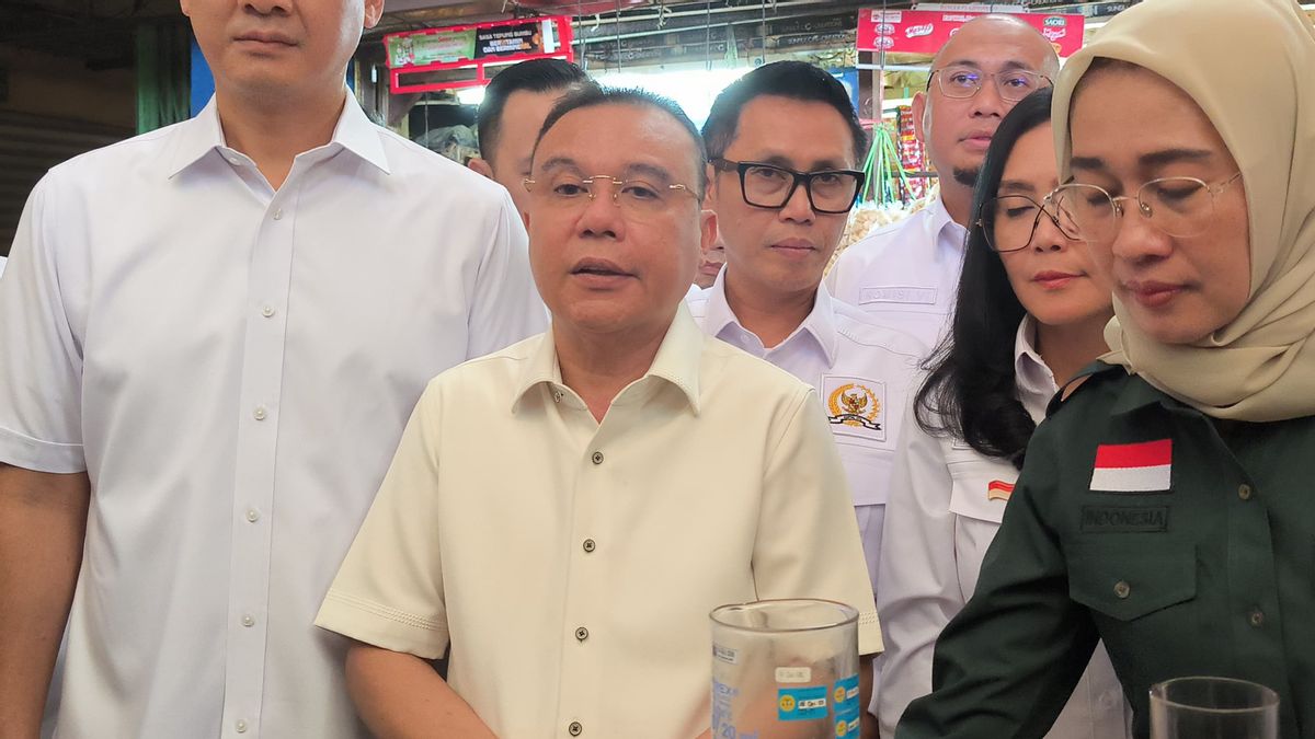 Pimpinan DPR Sidak Minyakita di Pasar Kramat Djati: Ada Merek Lain yang Tak Sesuai Takaran