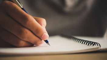 Still Confused about Material Verbs? Here's the Definition Plus Examples that are Easy to Understand