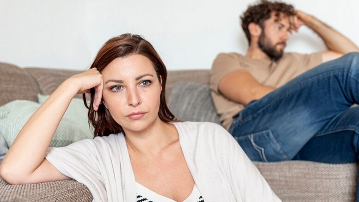 Feeling Alone And Lonely In Coupled Relationships, Here Are 7 Triggers