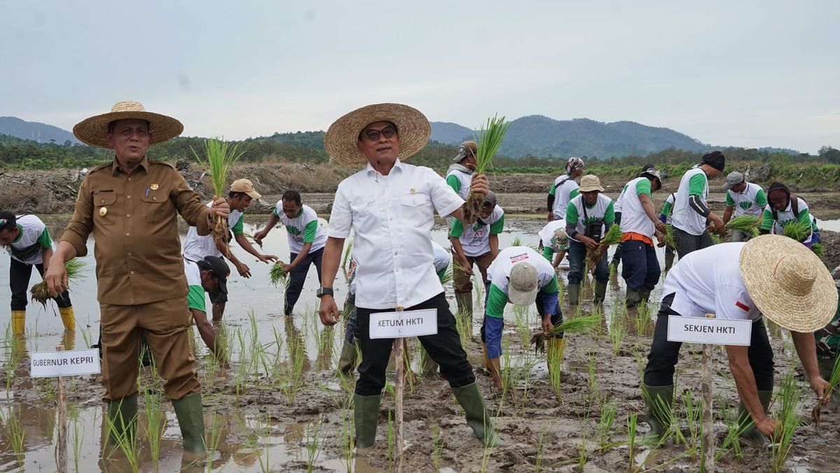 Kepala Staf Kepresidenan Moeldoko Buka Lahan Baru untuk Pertanian di Pulau Singkep