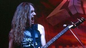 Bass Signature Cliff Burton Kembali Dihadirkan Setelah 40 Tahun