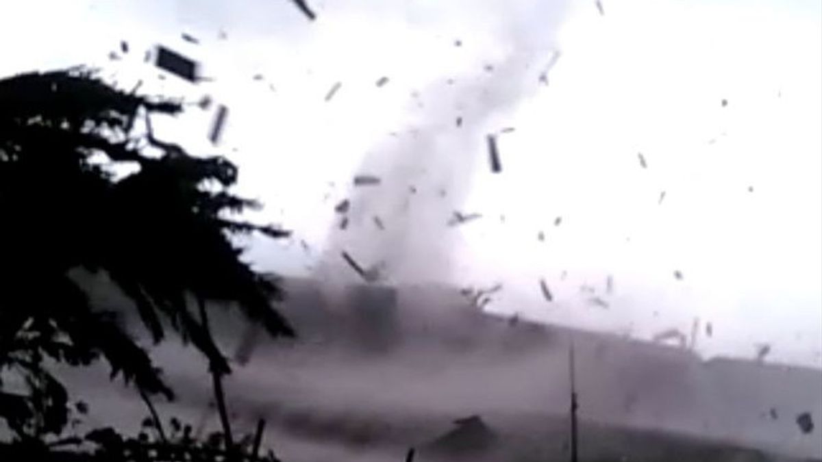 Tornadoes Damaged Houses To TNI Dormitory Bener Meriah