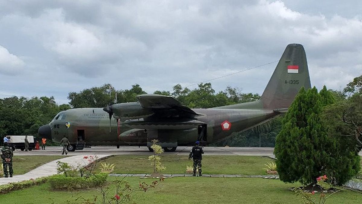 TNI Deploys Aircraft To Help Earthquake Victims Of West Sulawesi