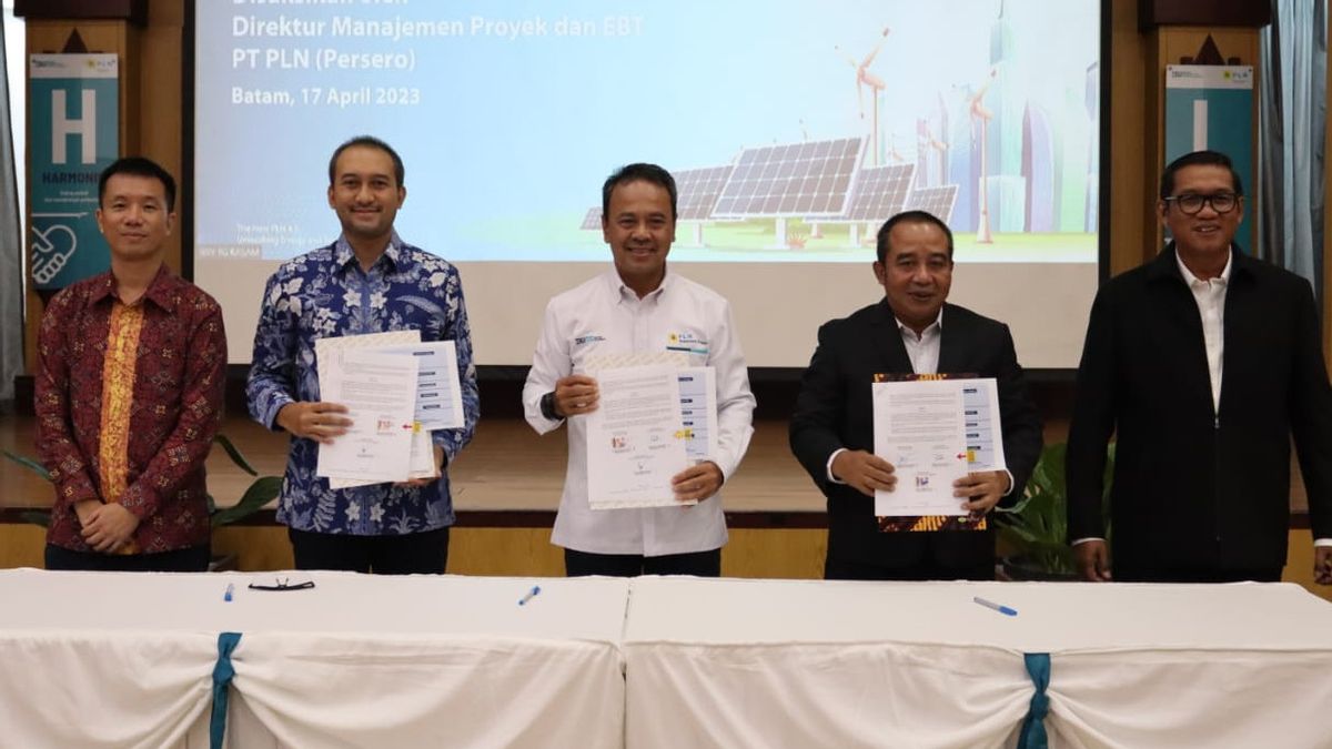 PLN Signs MoU For Floating PLTS Development With A Capacity Of 42 MW In Batam