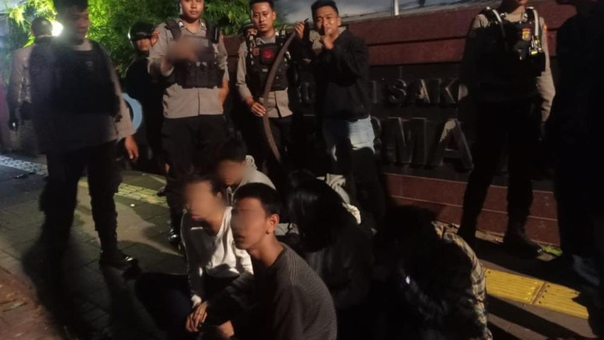 Sembilan Remaja di Kebayoran Lama Ditangkap, Polisi Temukan 2 Celurit Besar