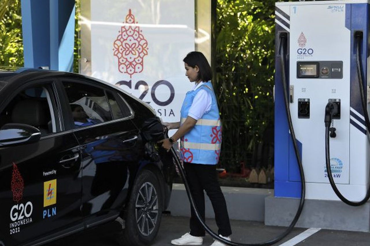 エコノミスト:輸出志向型電気自動車のニッケルおよびバッテリー産業は、インドネシアの経済安定に大きく貢献する