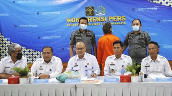 Imigrasi Yogyakarta Deportasi WNA Hongaria yang Ganggu Ketertiban