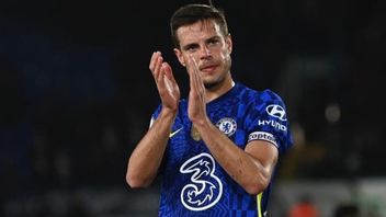 Chelsea Defender Cesar Azpilicueta Ejahili Pekil Maskot At The Southampton Kontra Match