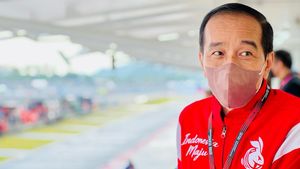 Momen Jokowi Serahkan Trofi Juara MotoGP Mandalika: Pertemuan Pertama dengan Oliveira dan Quartararo