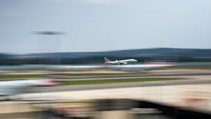 American Airlines-Black Hawk Collision, Washington's Reagan Airport Is The Most Complicated For Commercial Pilots