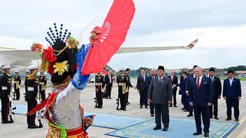 The Warm Moment Of President Prabowo And King Abdullah II At Halim Perdanakusuma Air Base