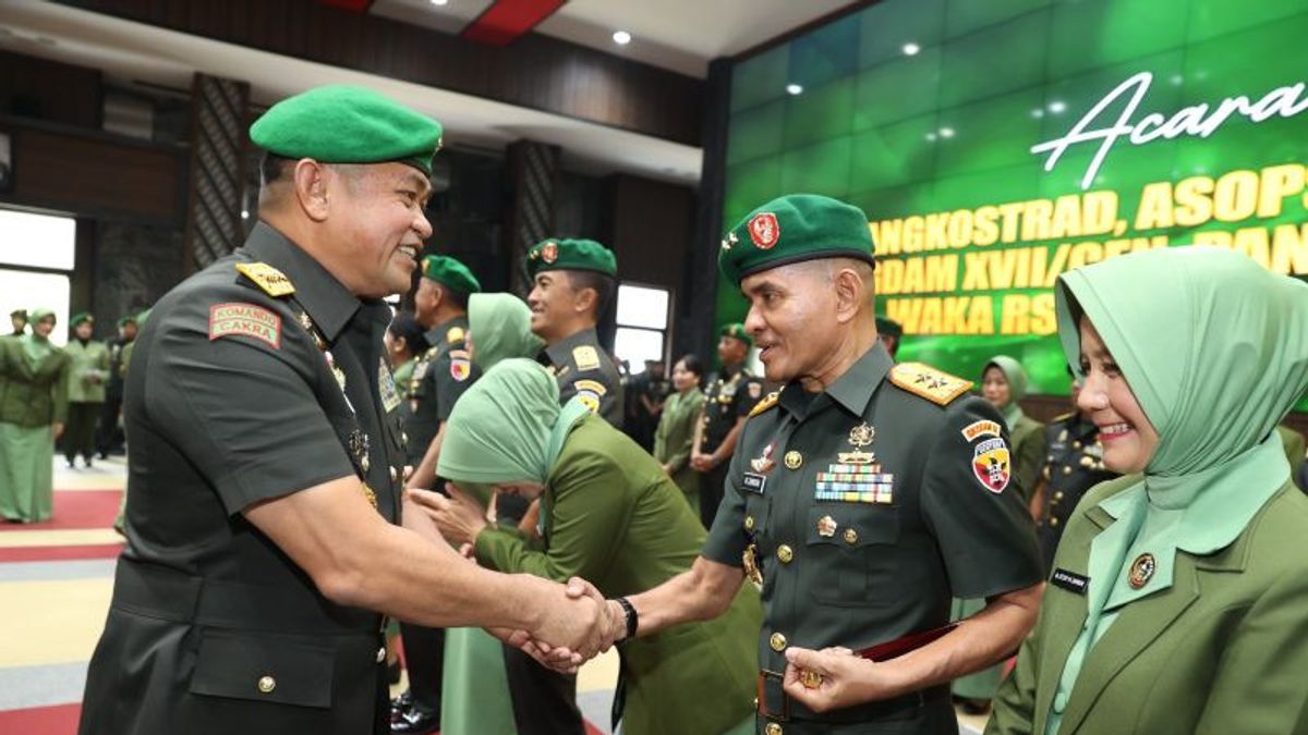 Le major-général TNI Muhammad Dhjamroni officiellement Pangdam Udayana en remplacement du major-général Bambang Trisnohadi