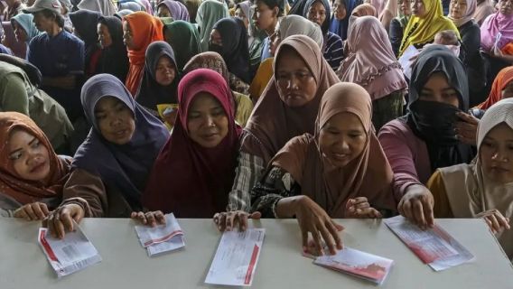 政府被认为忙于做不需要的事情，但忽略了照顾自己的人民