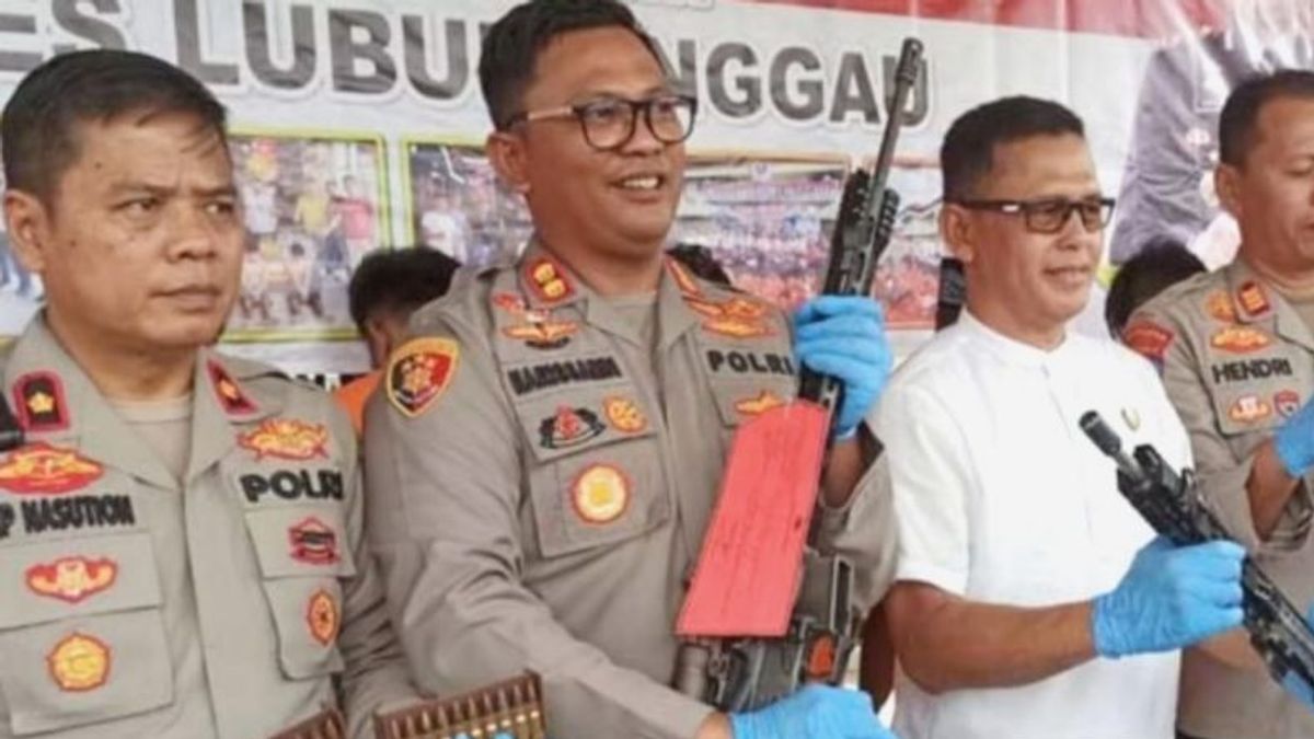 Bakin Personnel In South Sumatra Owning Mouser Guns And Sten Guns Without Permits Threatened With 20 Years Of Criminal