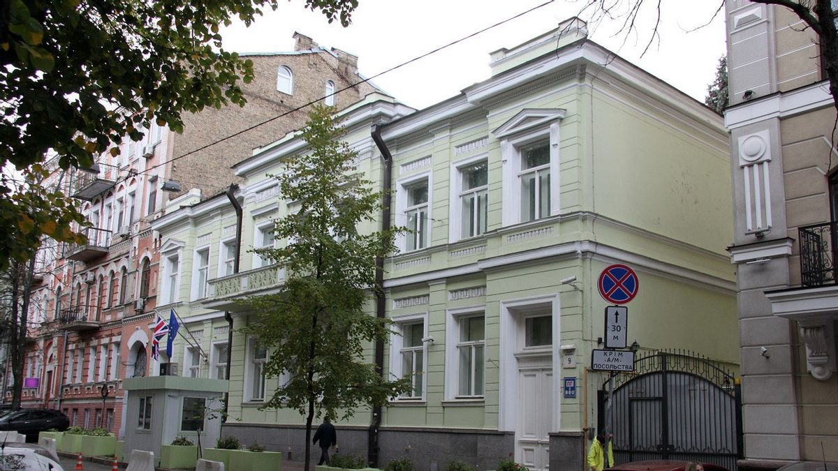 خوفا من الغزو الروسي، بريطانيا تنقل عمليات السفارة في كييف وتطلب من مواطنيها مغادرة أوكرانيا